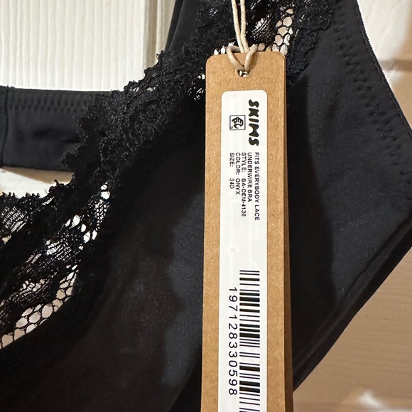 BNWT Skims Fits Every Body Lace Underwire Bra 34D - Picture 2 of 2